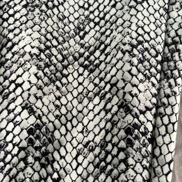 Balance Collection Snakeskin Leggings Size L - Picture 7 of 8